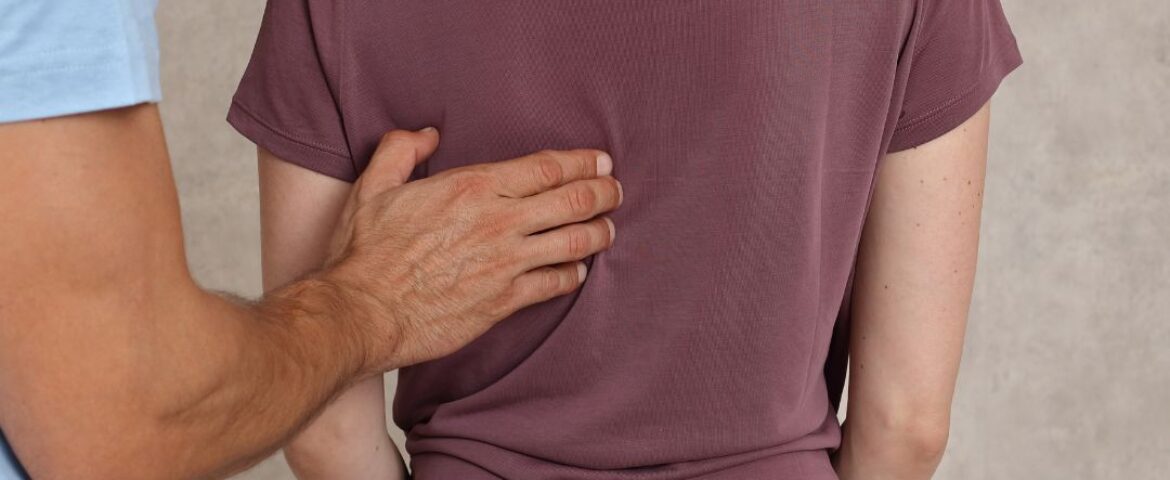 Scoliosis in Teens: What Ontario Parents Should Do After Diagnosis