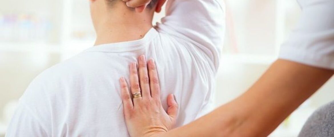 Scoliosis Treatment Mississauga: When to Watch and When to Act